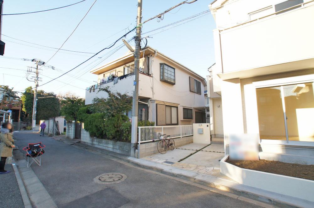 Local photos, including front road. Local is the situation. South is a road-shaped land. Car Street also less, You can also relieved to have a child. 