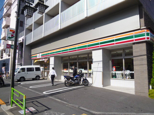 Convenience store. Seven-Eleven Suginami Wada 1-chome to (convenience store) 305m