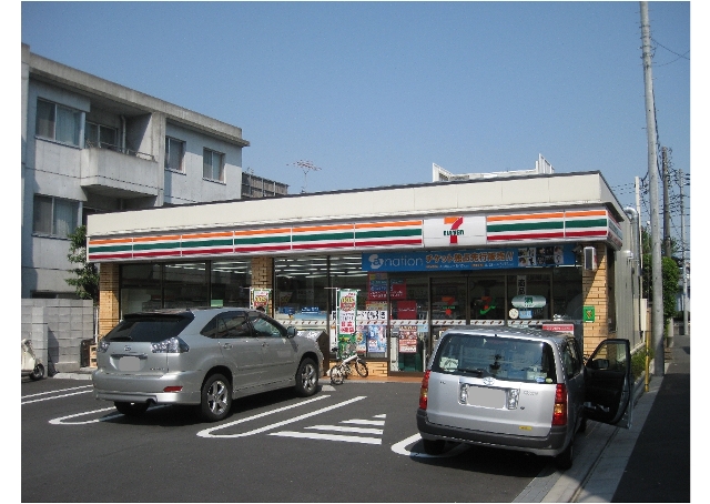 Convenience store. Seven-Eleven Yongfu north exit store up (convenience store) 235m