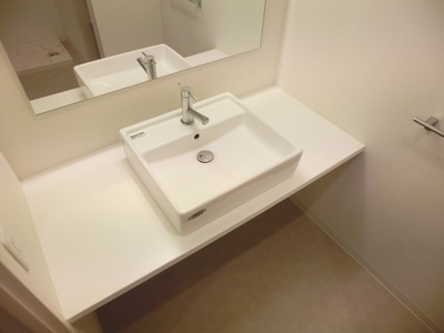 Washroom. Independent wash basin