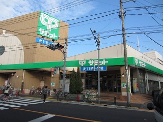 Supermarket. 295m until the Summit Store (Super)