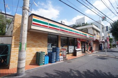 Convenience store. Seven-Eleven (convenience store) up to 100m