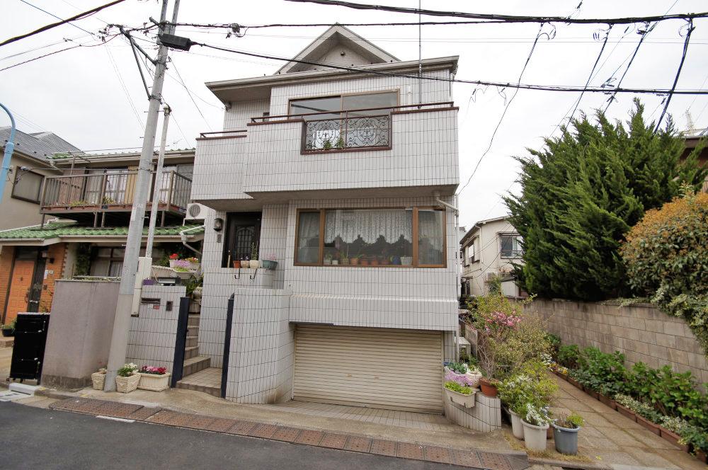 Local appearance photo. It becomes a used House for Suginami Umezato 2-chome. Current state, You can preview in the reservation it will be in residence. For the south road, Day is good. It will be in a green quiet residential area.