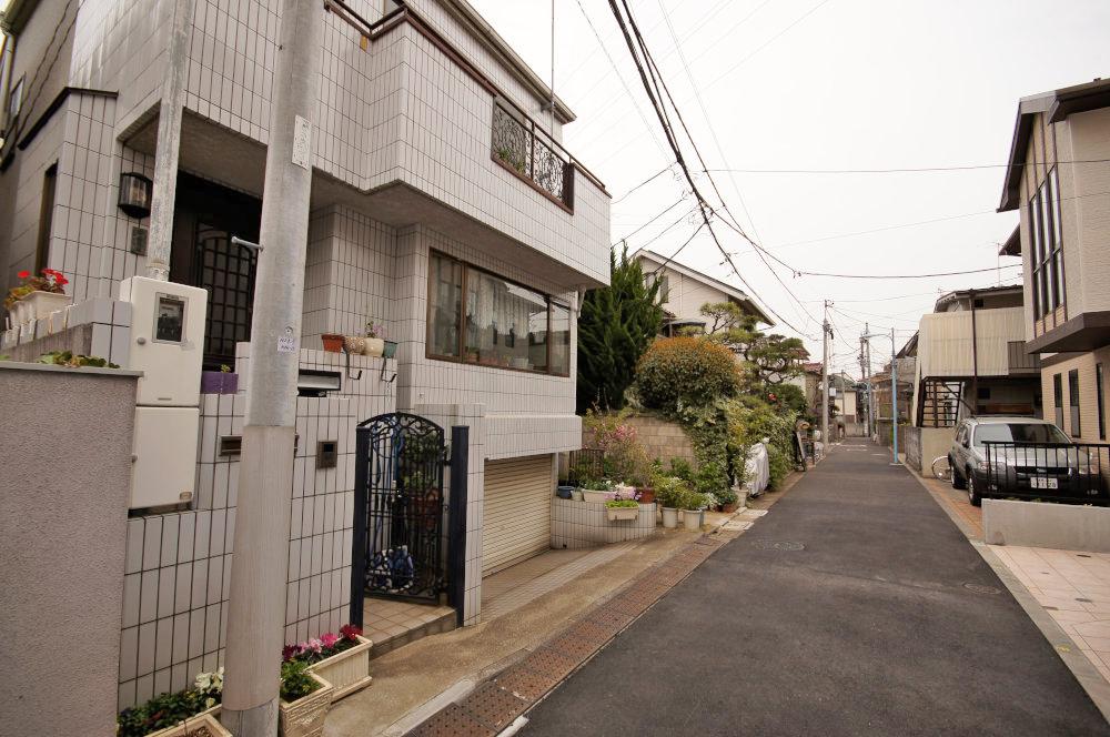 Local photos, including front road. Since the shaping land of, Car loading and unloading is also a breeze.