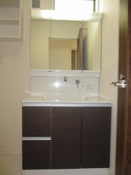 Wash basin, toilet