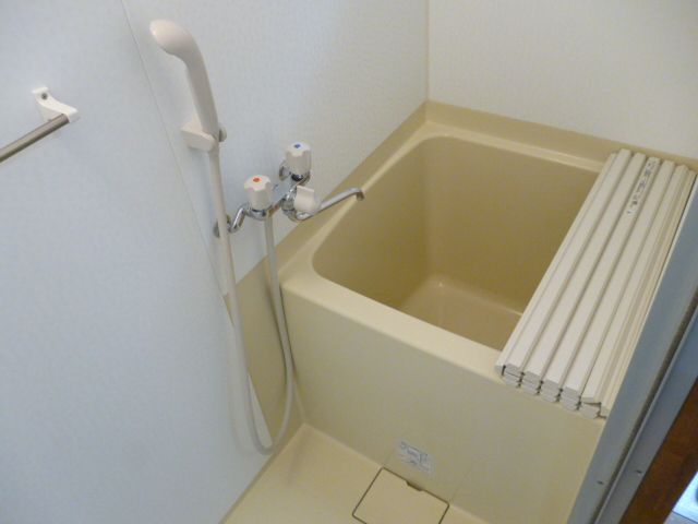 Bath. Happy bus ・ Restroom! It is a compact bath!