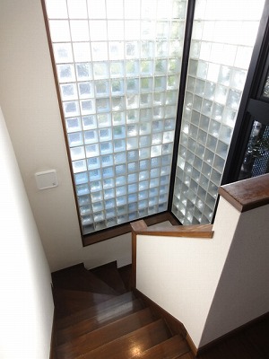 Other room space. Stylish staircase of glass block paste! 