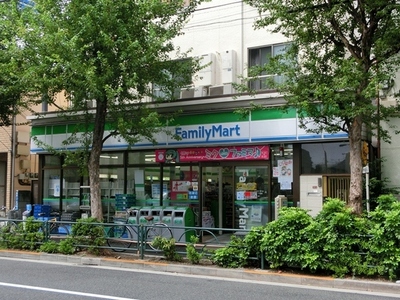 Convenience store. 30m to Family Mart (convenience store)