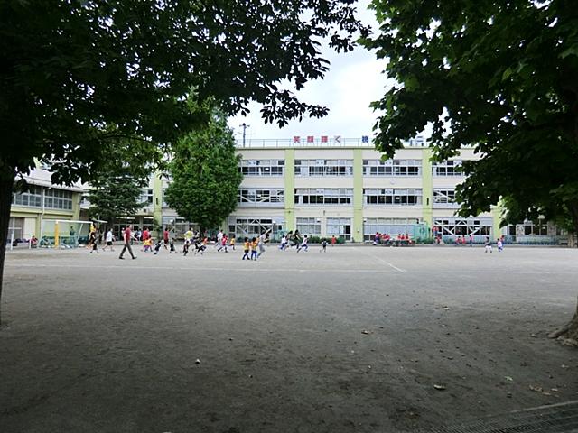 Primary school. 587m to Suginami Ward Momoi fourth elementary school