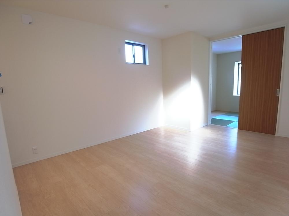 Same specifications photos (living)