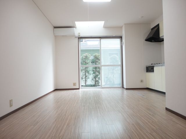 Living and room. Spacious dining kitchen