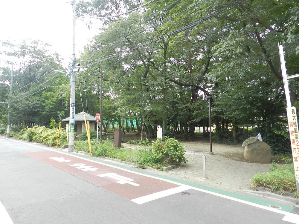 park. 300m to local