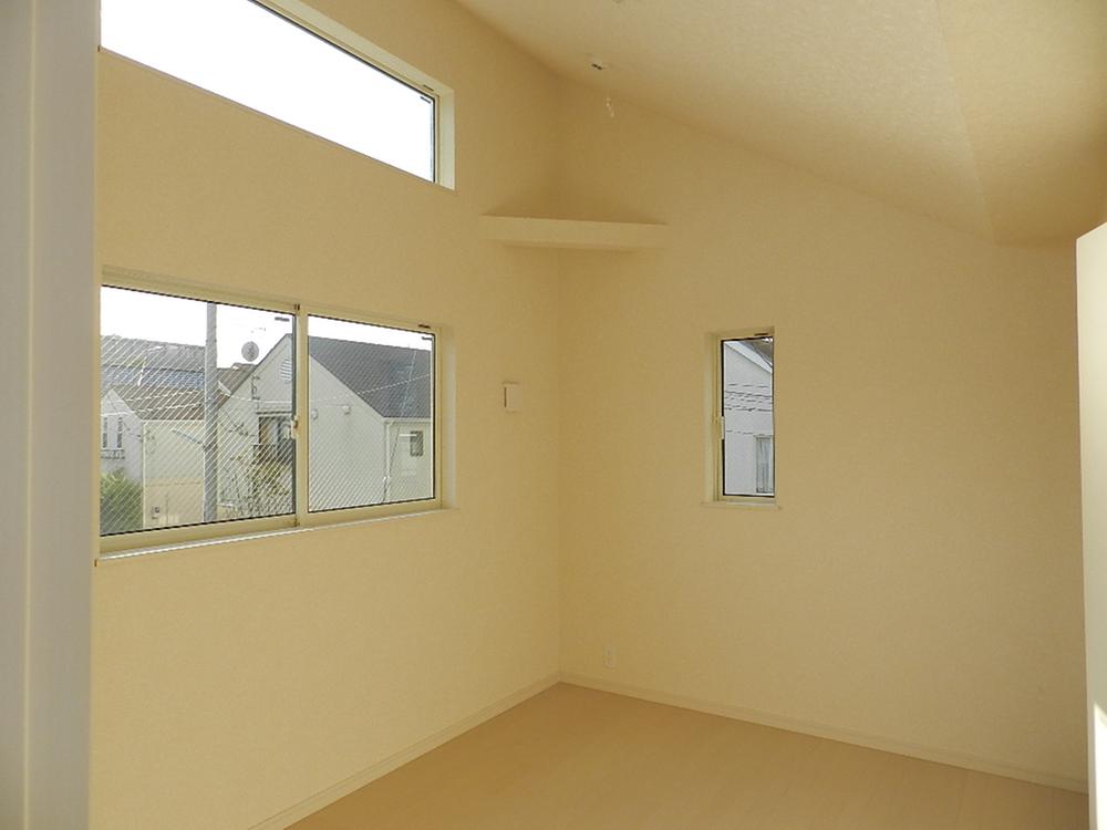 Other introspection. Housed plenty of Western-style, It is bright, south-facing. 