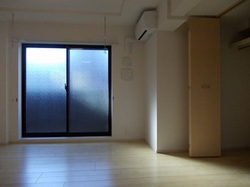 Living and room. 7.5 tatami flooring of the room ☆