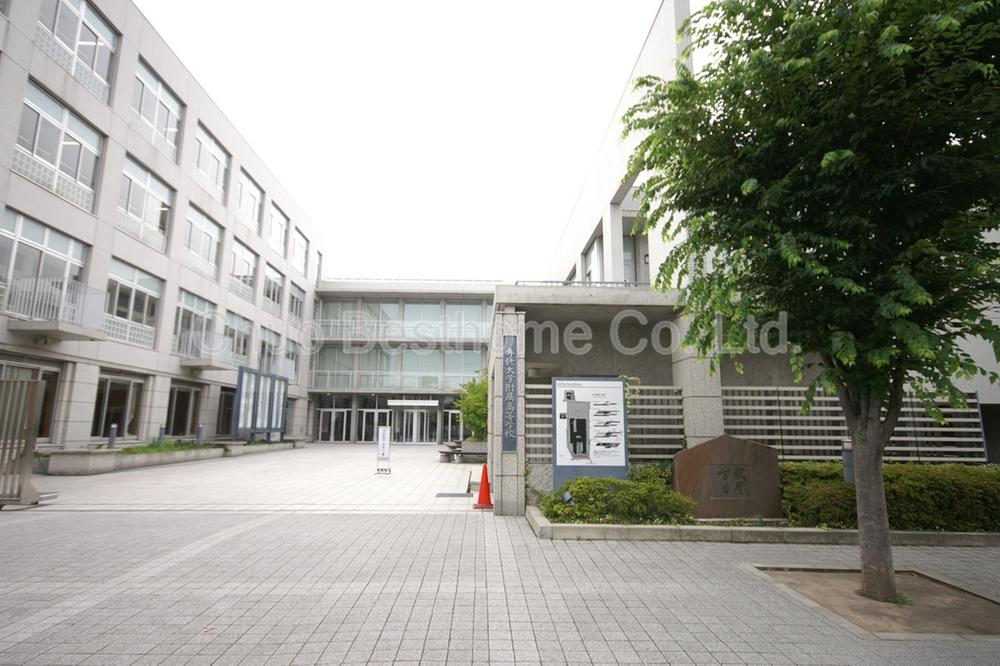 high school ・ College. Private Senshu University to University High School 459m