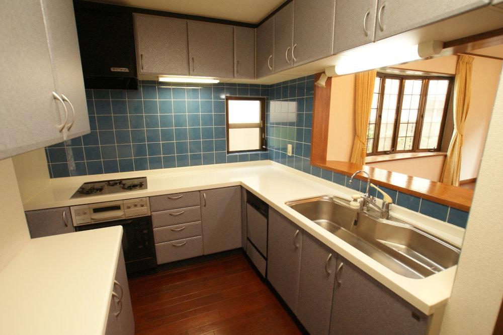 Kitchen. Spacious kitchen. Utility comes with.