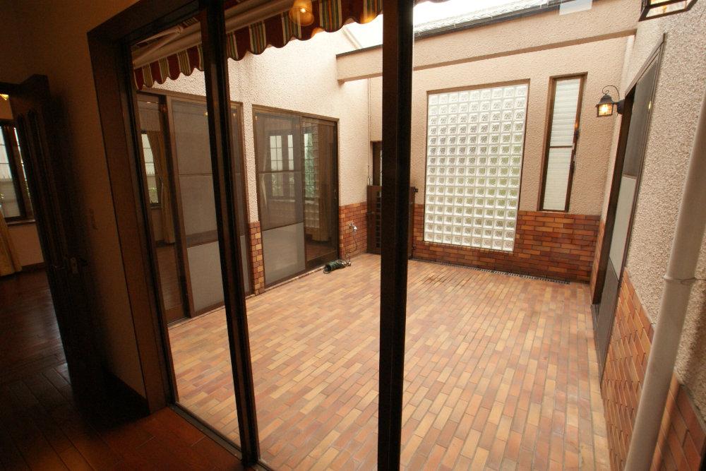 Garden. It will be patio. It is a nice space.