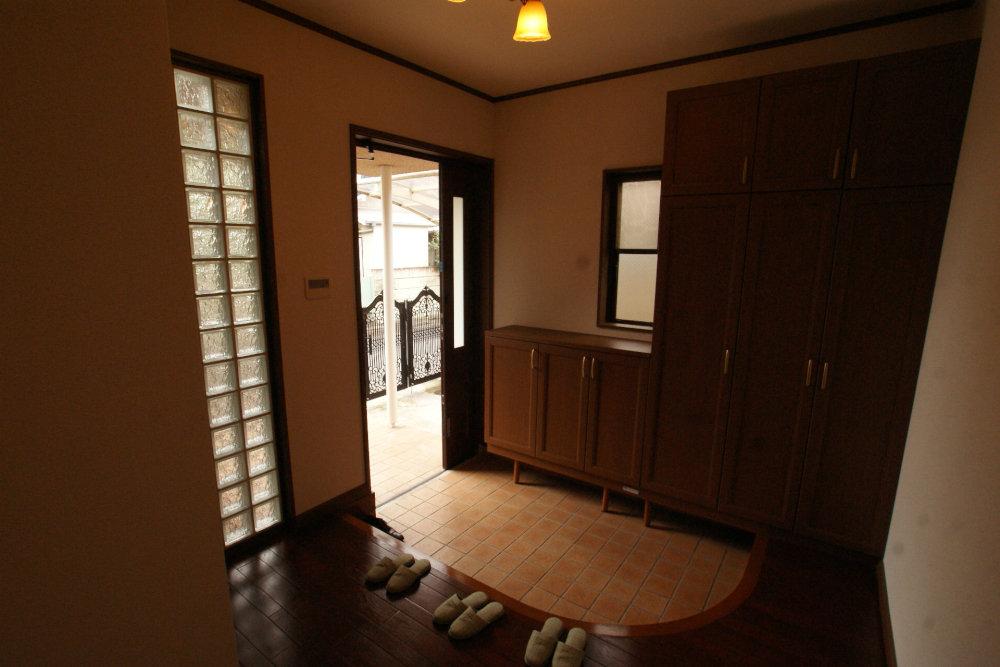 Entrance. Hiroi is entrance.