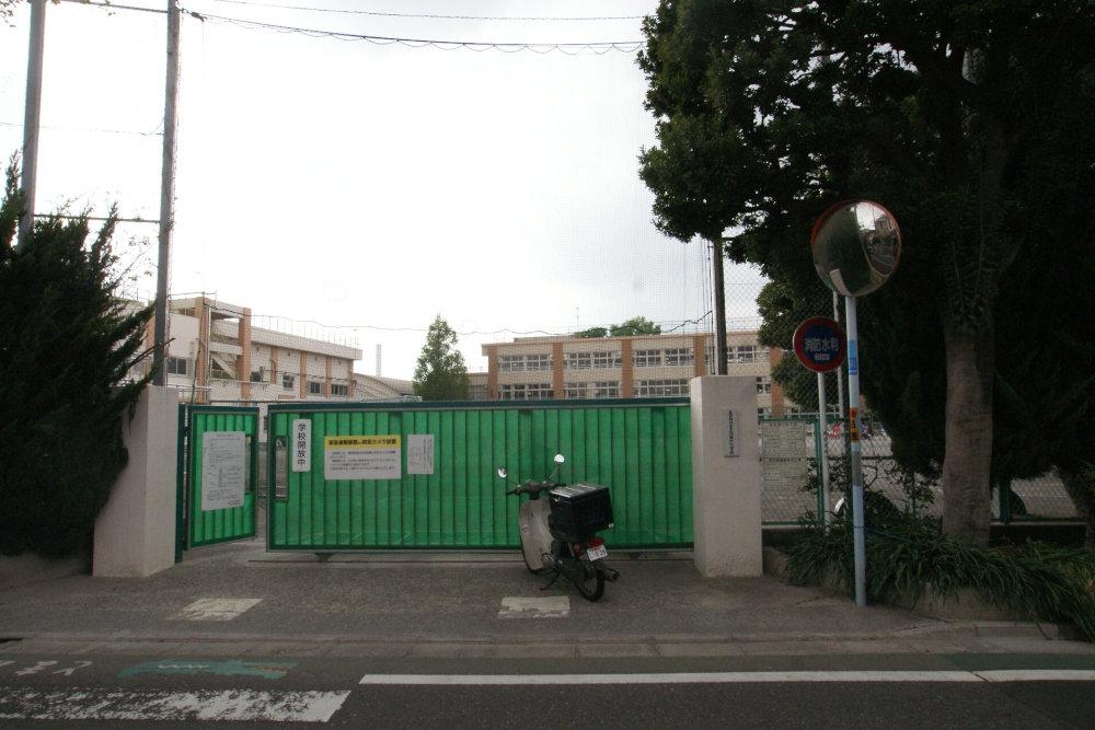 Primary school. 694m to Suginami Ward Hamadayama Elementary School