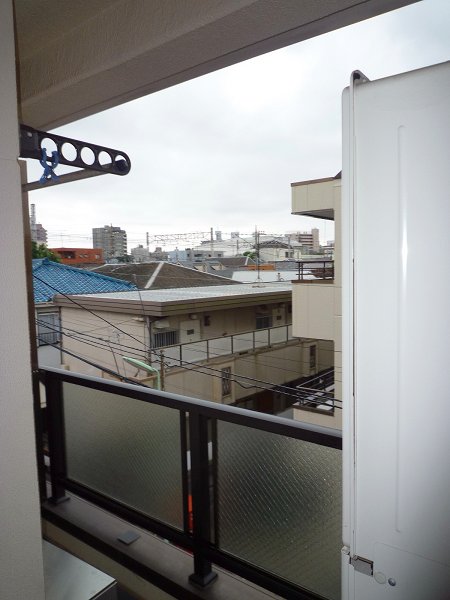 Balcony. Very convenient at the time of your laundry in with clothes hardware ☆ 