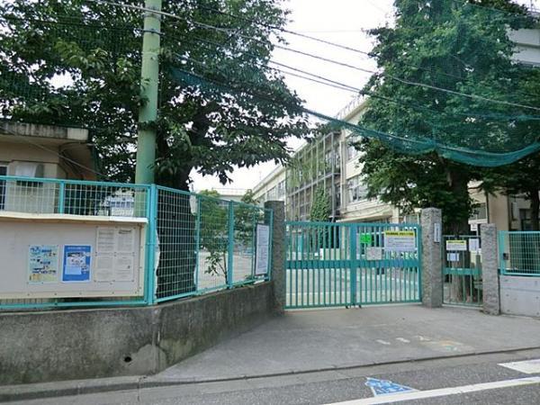 Primary school. Takaido 290m to the third elementary school
