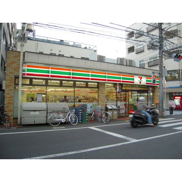 Convenience store. 279m to FamilyMart Roka Park Station Kitamise (convenience store)