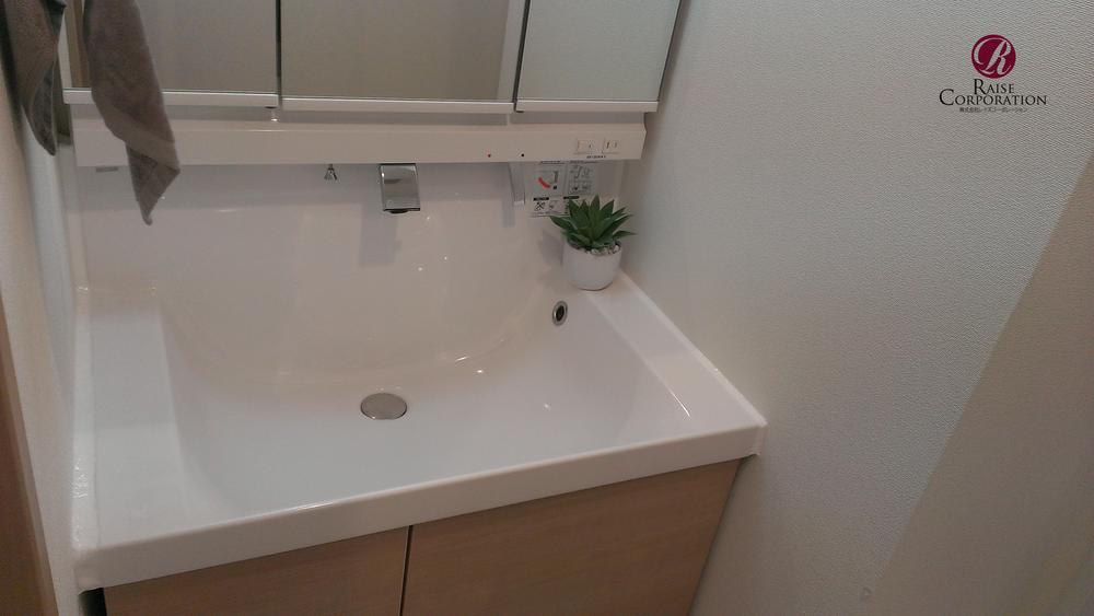 Wash basin, toilet. Wash basin Antibacterial specification!