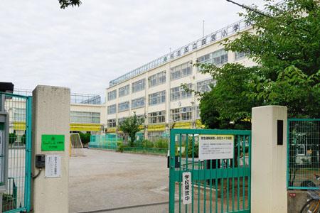Primary school. It is a thriving elementary school support for children activities and events by 300m parents to Suginami Ward Shinomiya Elementary School. 