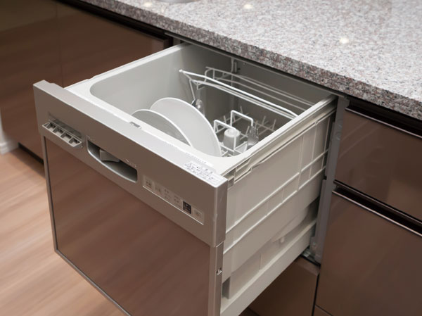 Kitchen.  [Dishwasher] Standard equipment a smooth Dishwasher postprandial of cleanup. Since the slide type of full open of tableware and out is easy.