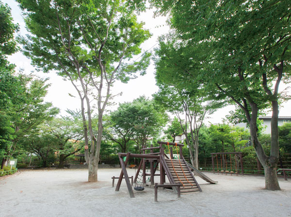 Surrounding environment. Wada Central Park (about 590m ・ An 8-minute walk)