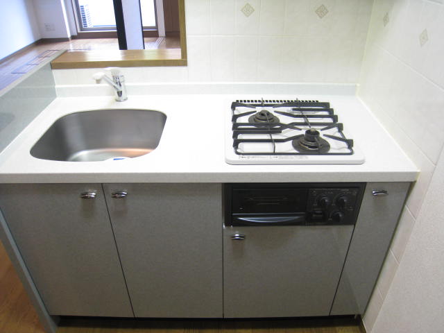 Kitchen.  ・ Two-burner gas stove with grill ・ 