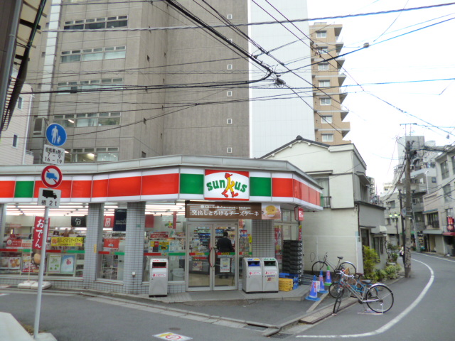 Convenience store. Thanks Nakano 3-chome up (convenience store) 372m