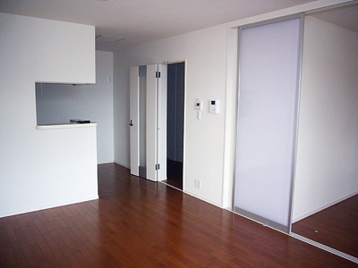 Living and room. Spacious 1LDK! ! It is recommended for newlyweds (^^