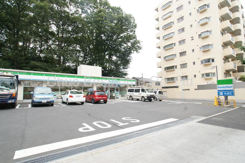 Convenience store. FamilyMart Kamiogi Ome until the highway shop 572m