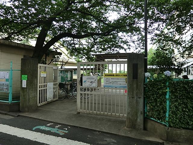 Primary school. 152m to Suginami Tatsusumibi elementary school