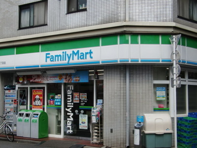 Convenience store. FamilyMart Izumi chome store up (convenience store) 567m