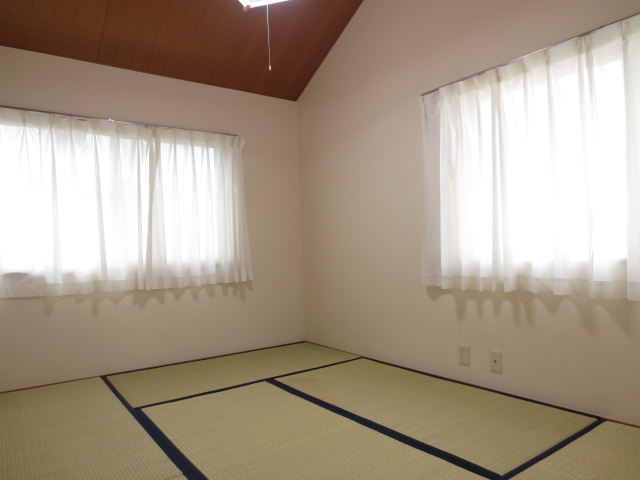 Living and room. Japanese-style room 6 quires, Two-sided lighting