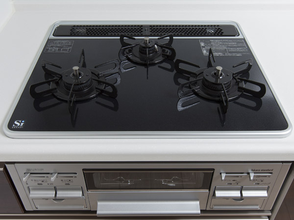 Kitchen.  [3-burner stove with a temperature control function] It adopted a hyper-glass coat the top plate, After strong shock and scratches, Cleaning properties were also up. A temperature sensor mounted on all of the burner, Been further up safety. (Depending on type)