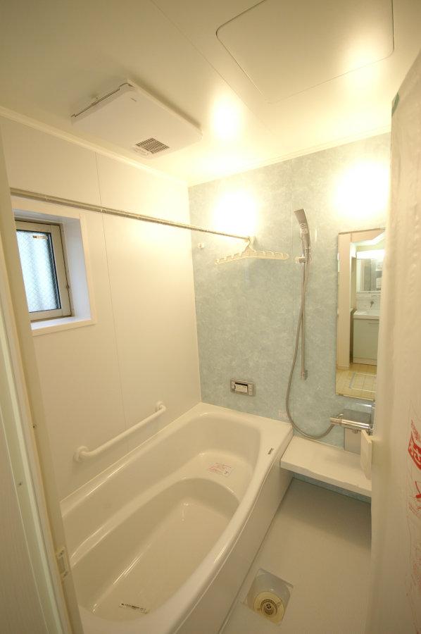 Same specifications photo (bathroom). Because it is a bath with a bathroom ventilation heating dryer, On the day of the rain our laundry Jose, It is warm in a cold day of winter. Beware of Nagayu. (Enforcement example)