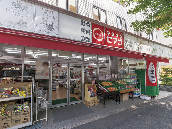 Surrounding environment. mini Piago Koenjiminami 1-chome (about 90m ・ A small supermarket 2 minutes walk) is also in the "individual diet" compatible products considering the 24-hour live alone has put the force.