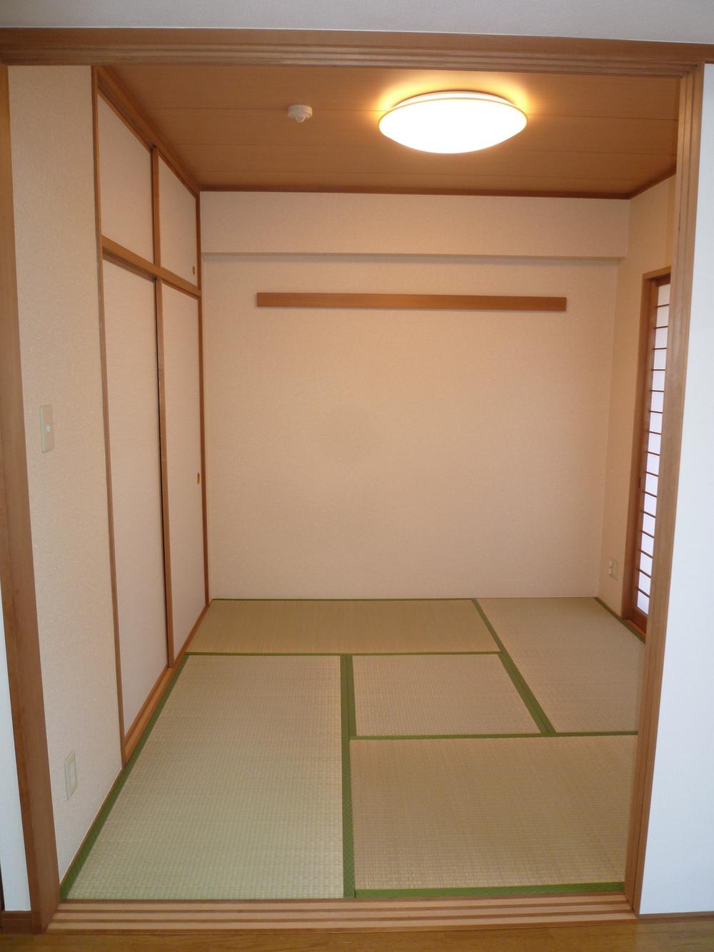 Non-living room. Japanese-style room about 4.5 tatami (October 2013) Shooting