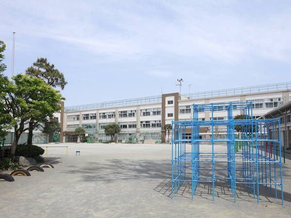 Surrounding environment. Municipal Suginami ninth elementary school (6-minute walk / About 460m)