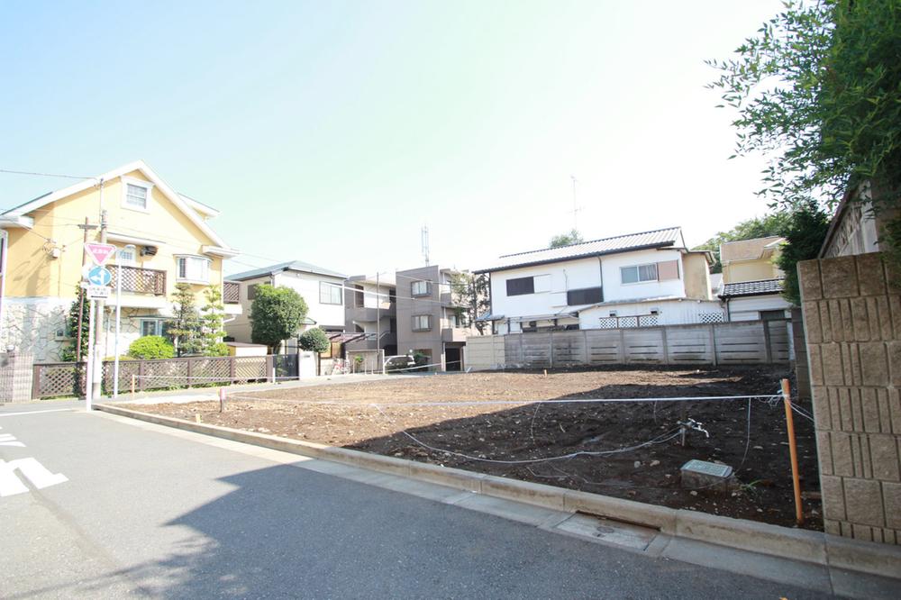 Local photos, including front road. It will local photo as seen from the north side. 