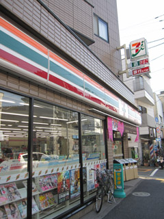 Convenience store. 573m to Seven-Eleven (convenience store)