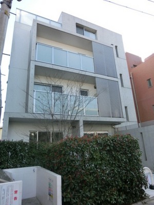 Building appearance. It is a quiet residential area