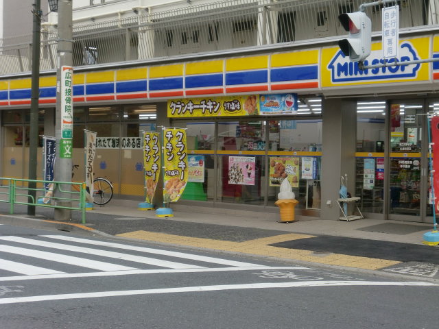 Convenience store. 150m until MINISTOP (convenience store)