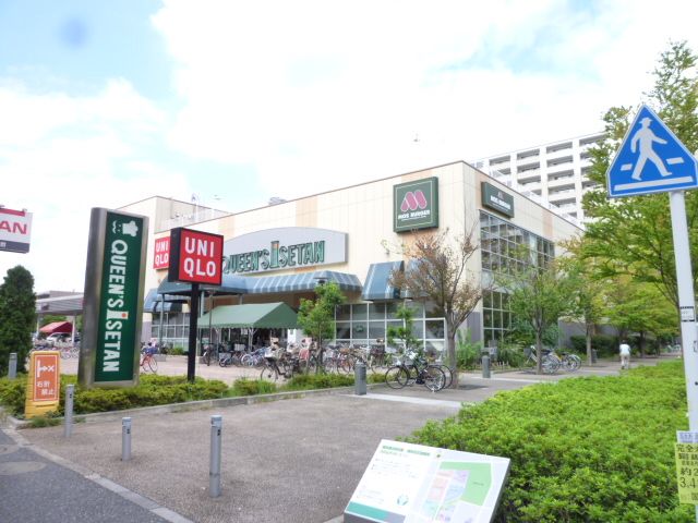 Shopping centre. 520m until the Queen's Isetan Suginami Momoi store (shopping center)