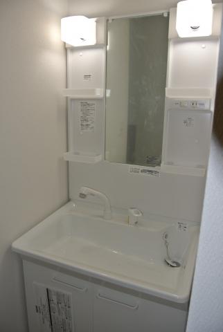 Wash basin, toilet