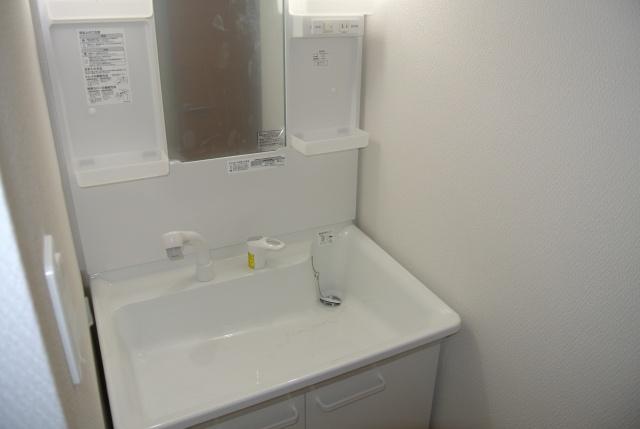 Wash basin, toilet