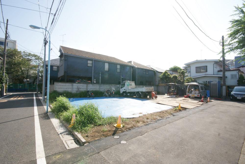 Local appearance photo. Leafy quiet residential area and refreshing.